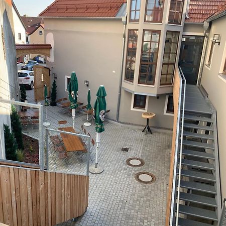 Hotelgasthof Kirchenwirt Schierling Eksteriør billede