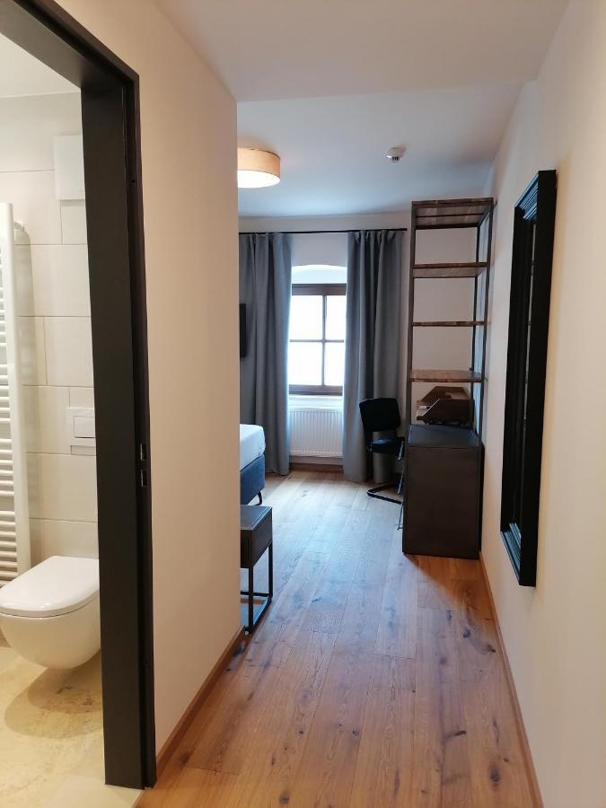 Hotelgasthof Kirchenwirt Schierling Eksteriør billede