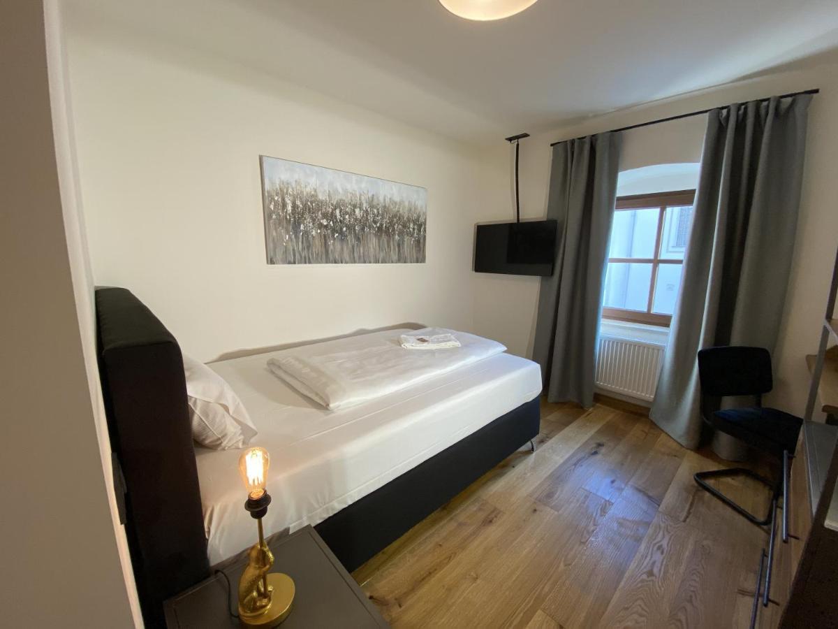 Hotelgasthof Kirchenwirt Schierling Eksteriør billede