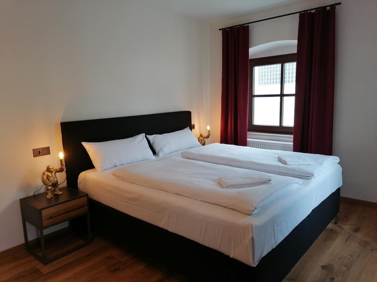 Hotelgasthof Kirchenwirt Schierling Eksteriør billede